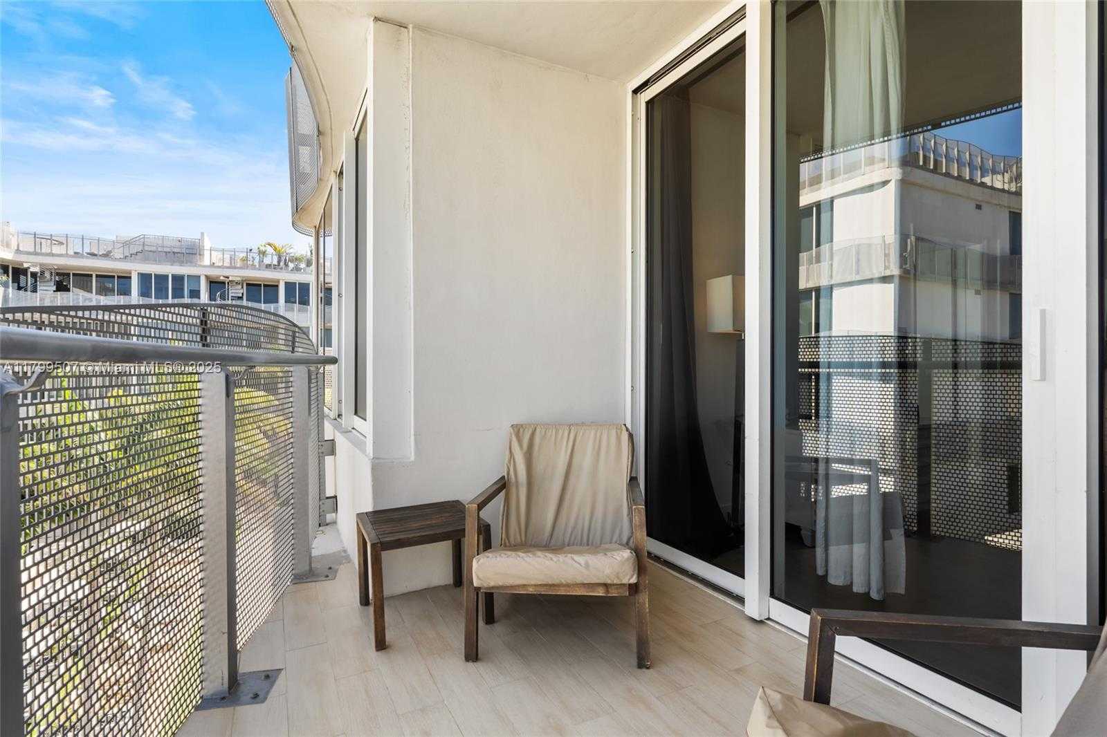 Small Image of 2155 WASHINGTON #401, Miami Beach Number 14