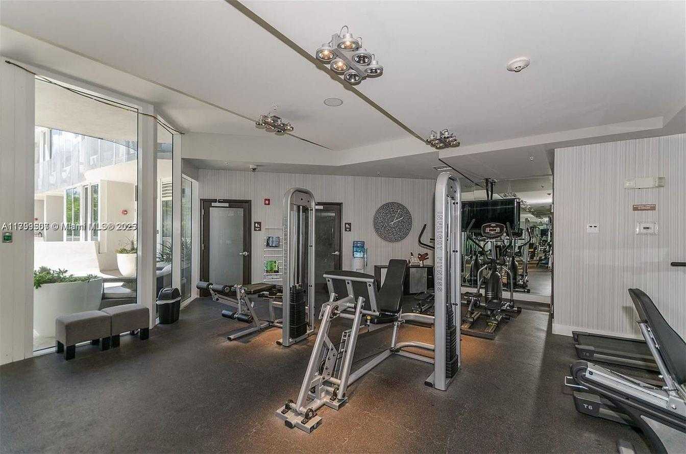 Small Image of 2155 WASHINGTON #401, Miami Beach Number 16
