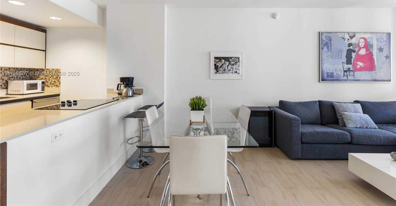 Small Image of 2155 WASHINGTON #401, Miami Beach Number 3