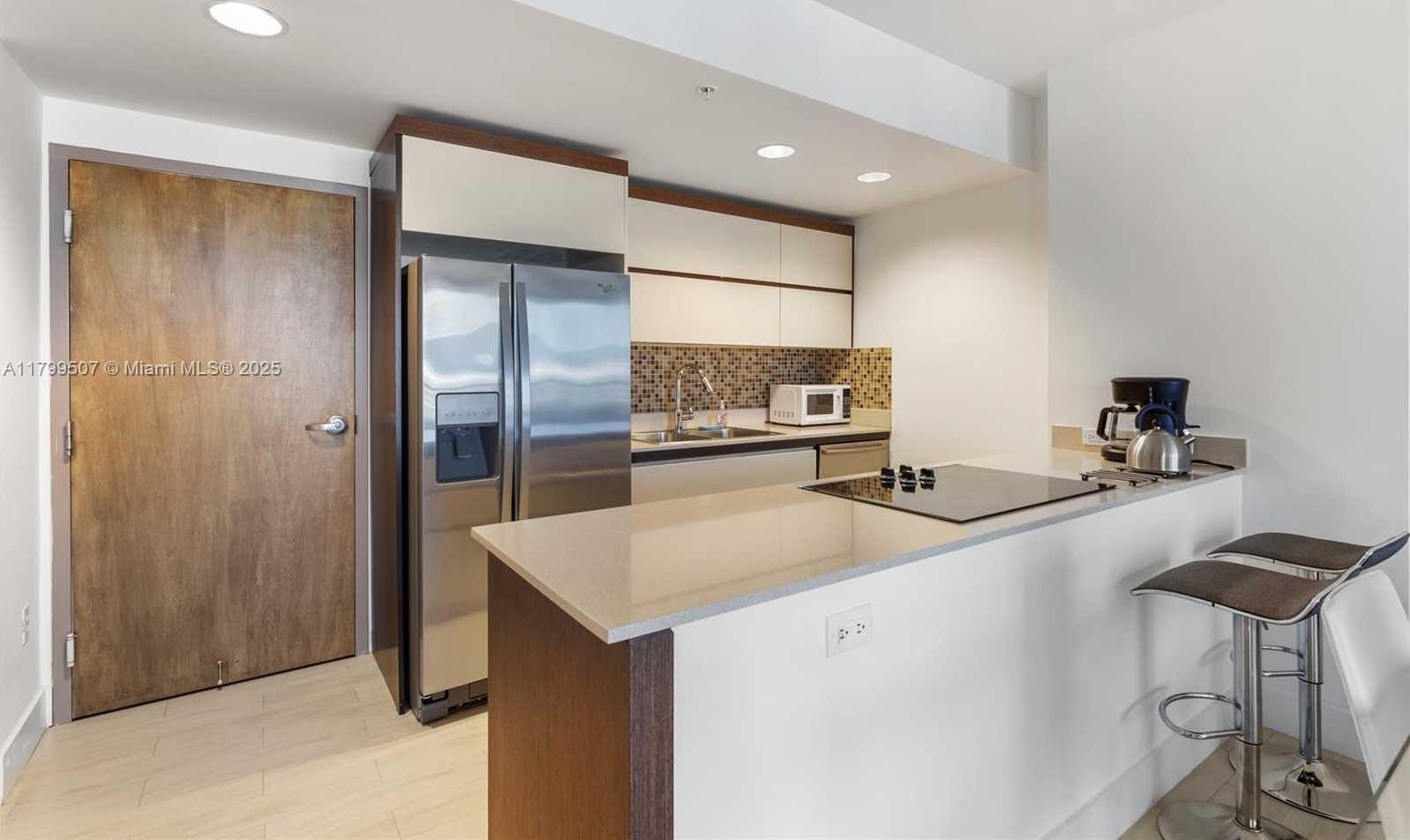 Small Image of 2155 WASHINGTON #401, Miami Beach Number 4