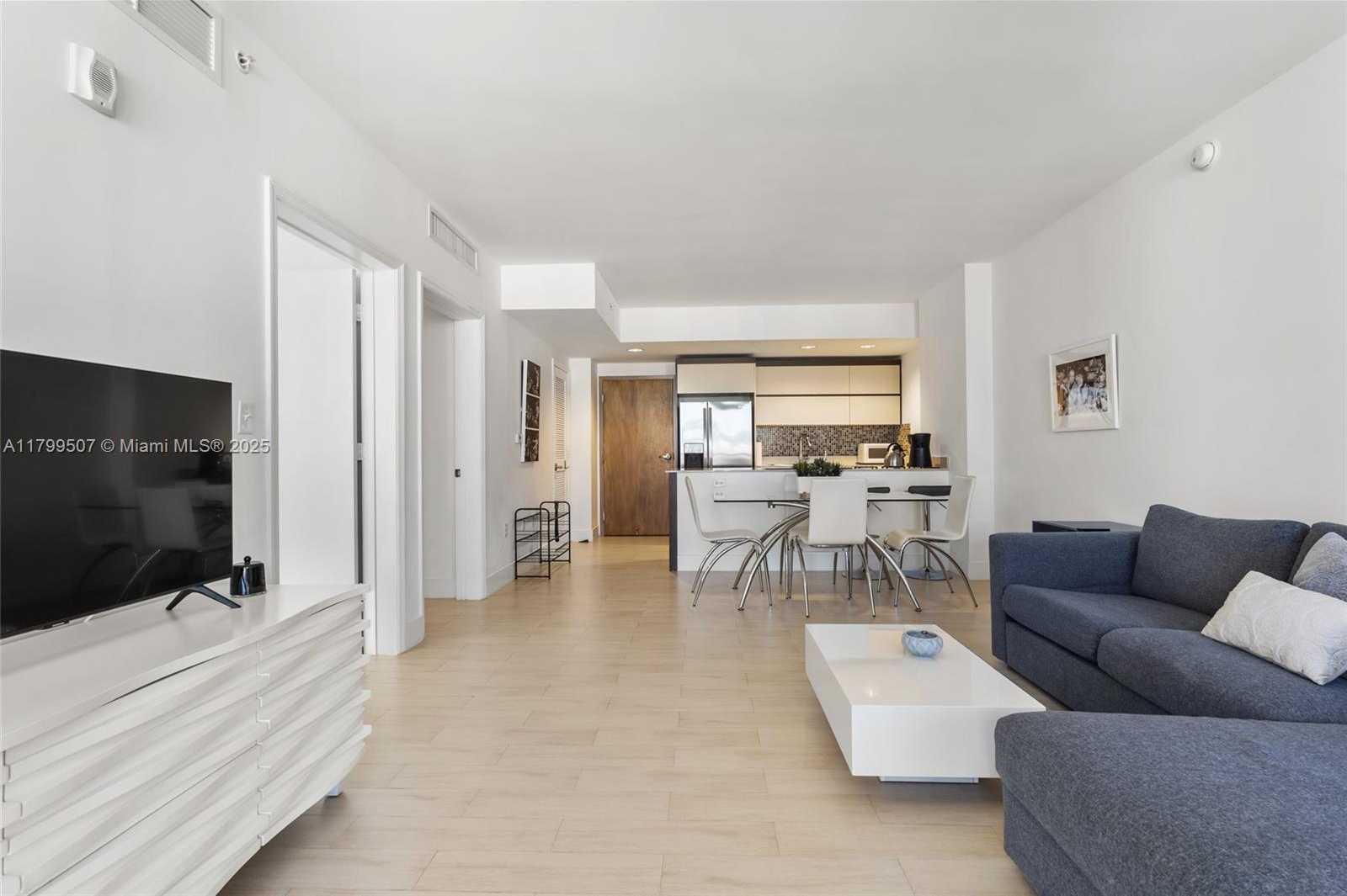 Small Image of 2155 WASHINGTON #401, Miami Beach Number 6
