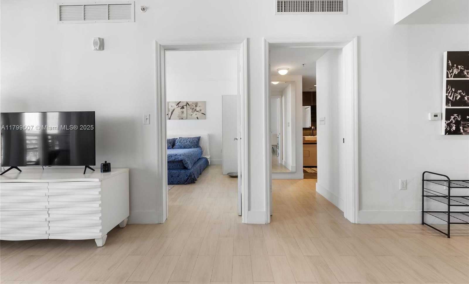 Small Image of 2155 WASHINGTON #401, Miami Beach Number 8