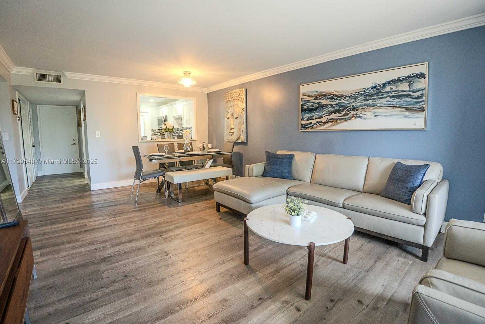Small Image of 4800 HILLCREST LN #311, Hollywood Number 12