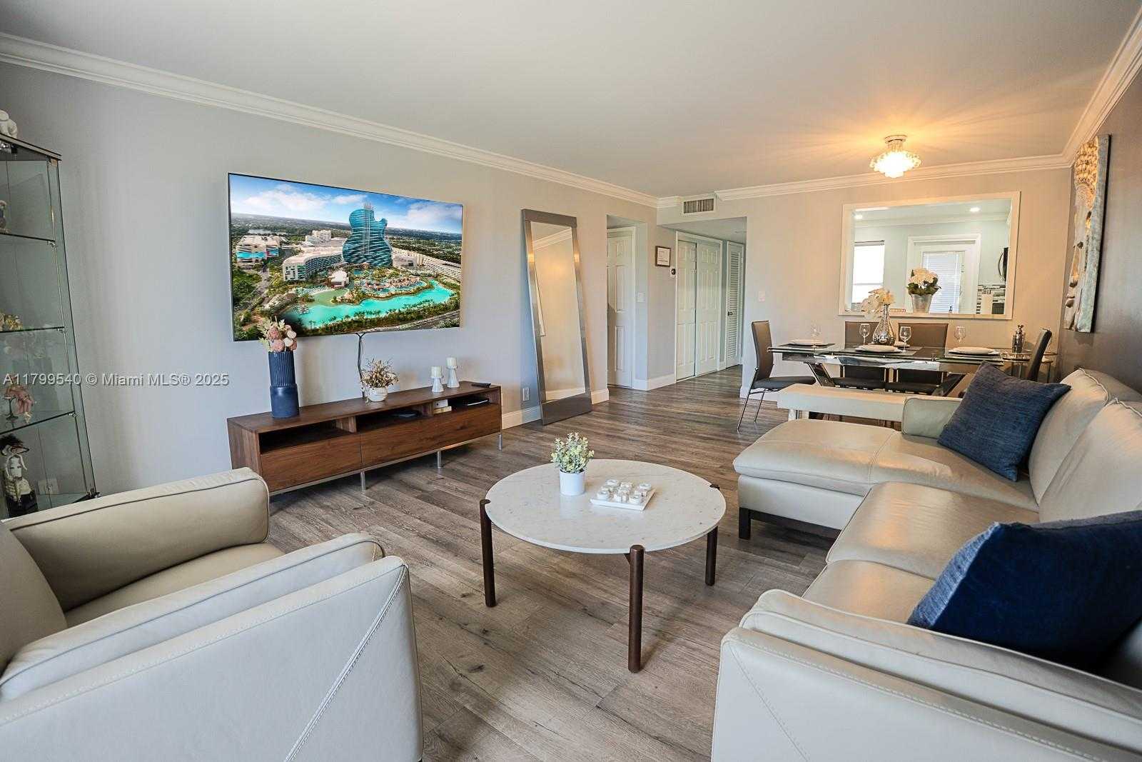 Small Image of 4800 HILLCREST LN #311, Hollywood Number 13