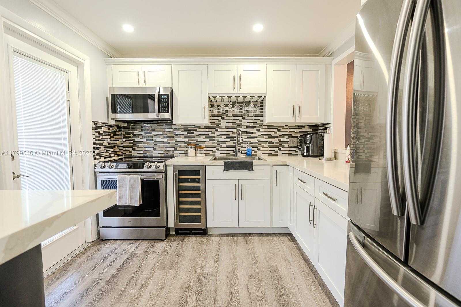 Small Image of 4800 HILLCREST LN #311, Hollywood Number 14