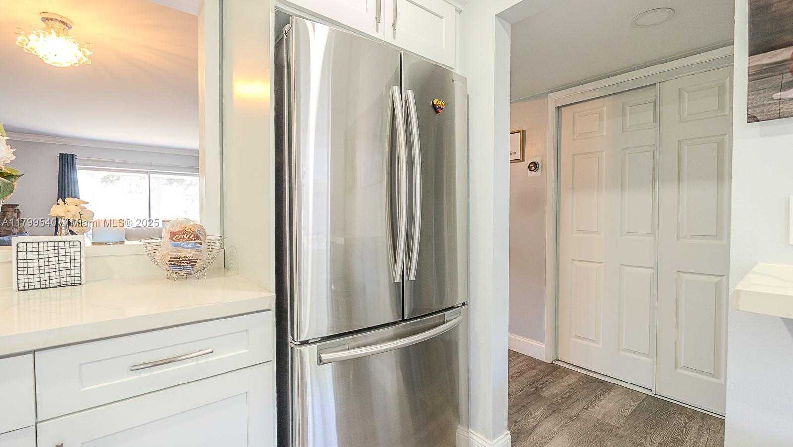 Small Image of 4800 HILLCREST LN #311, Hollywood Number 18