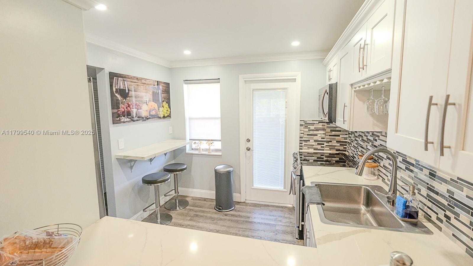 Small Image of 4800 HILLCREST LN #311, Hollywood Number 19