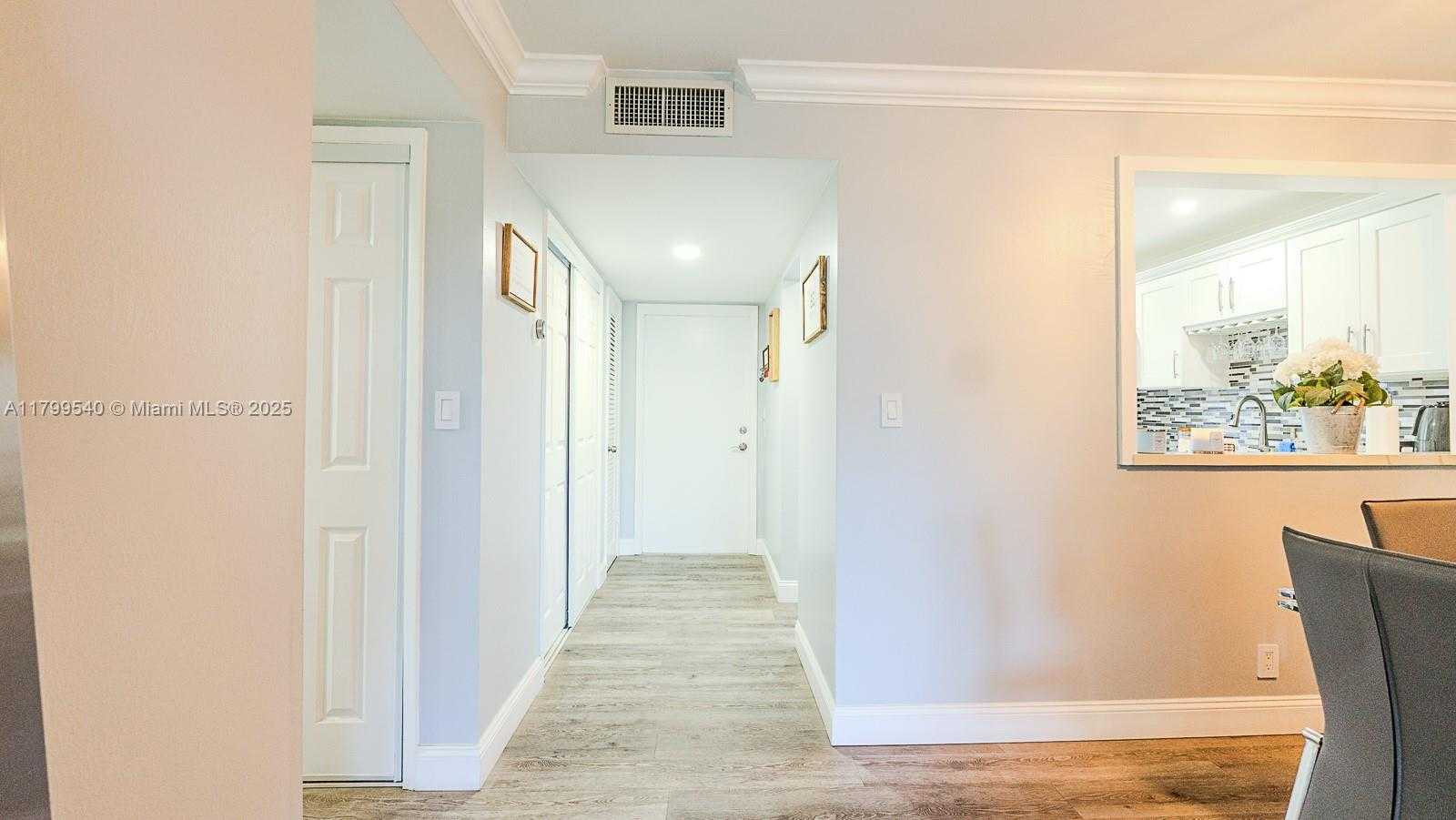Small Image of 4800 HILLCREST LN #311, Hollywood Number 20