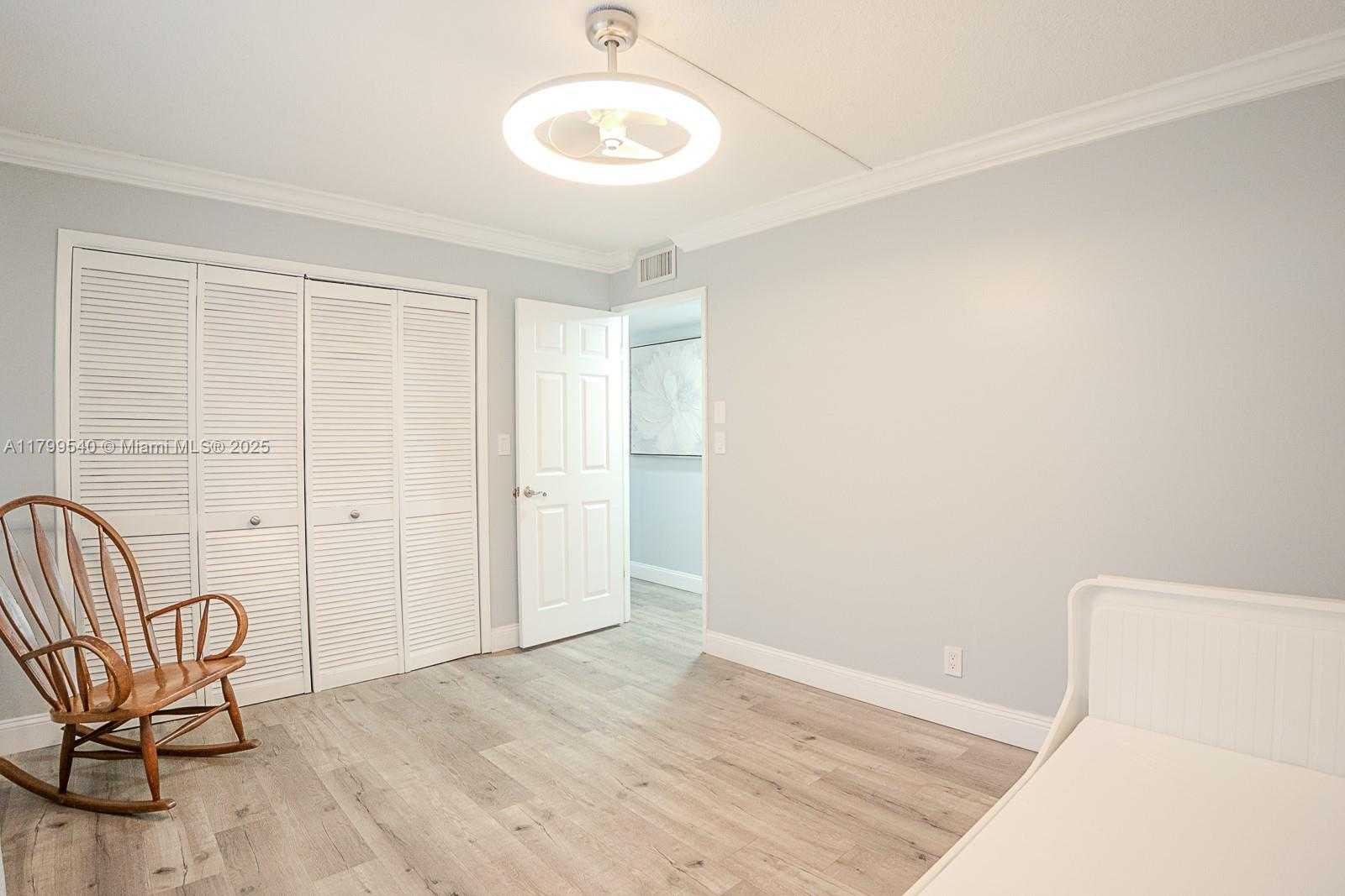 Small Image of 4800 HILLCREST LN #311, Hollywood Number 23
