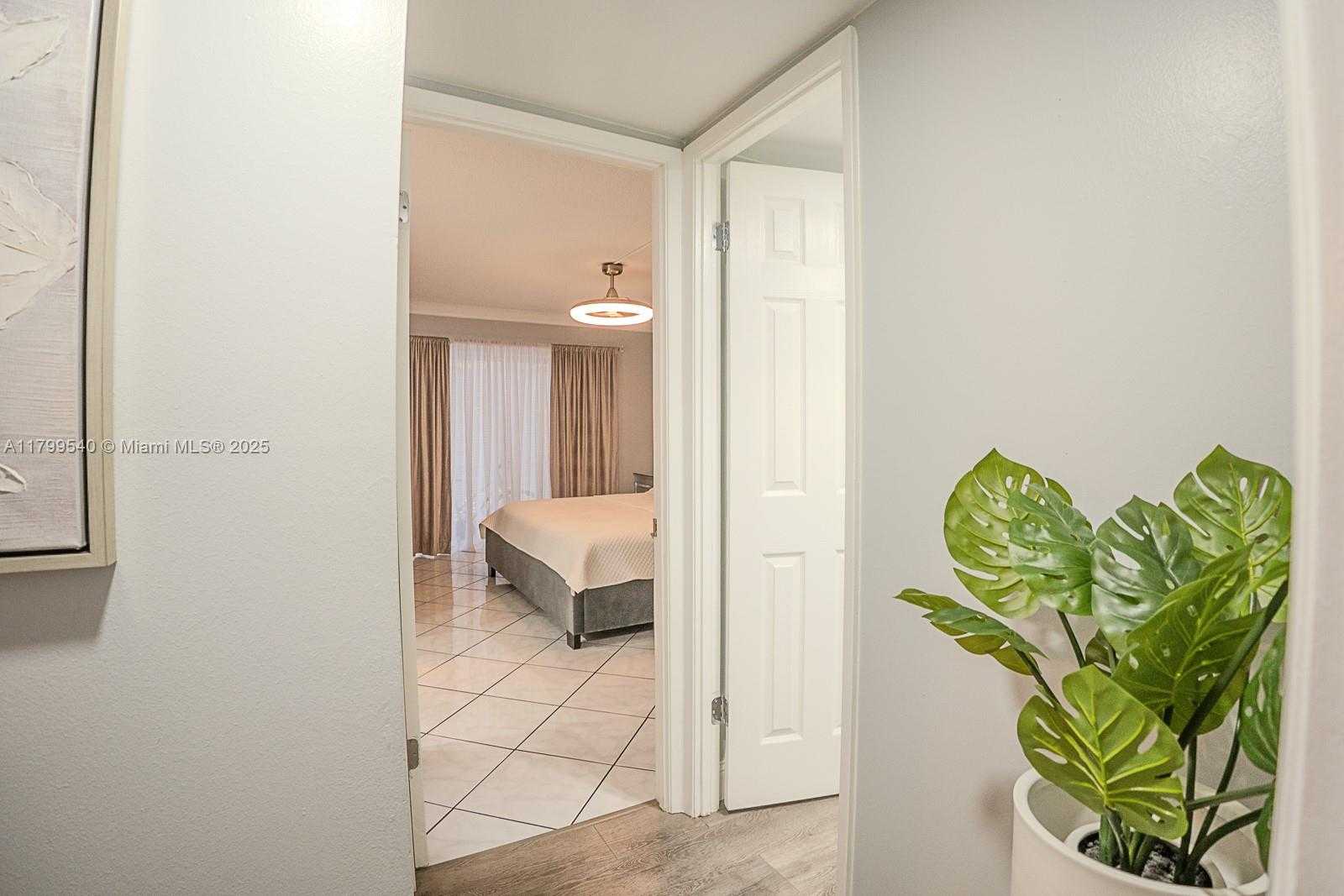 Small Image of 4800 HILLCREST LN #311, Hollywood Number 24