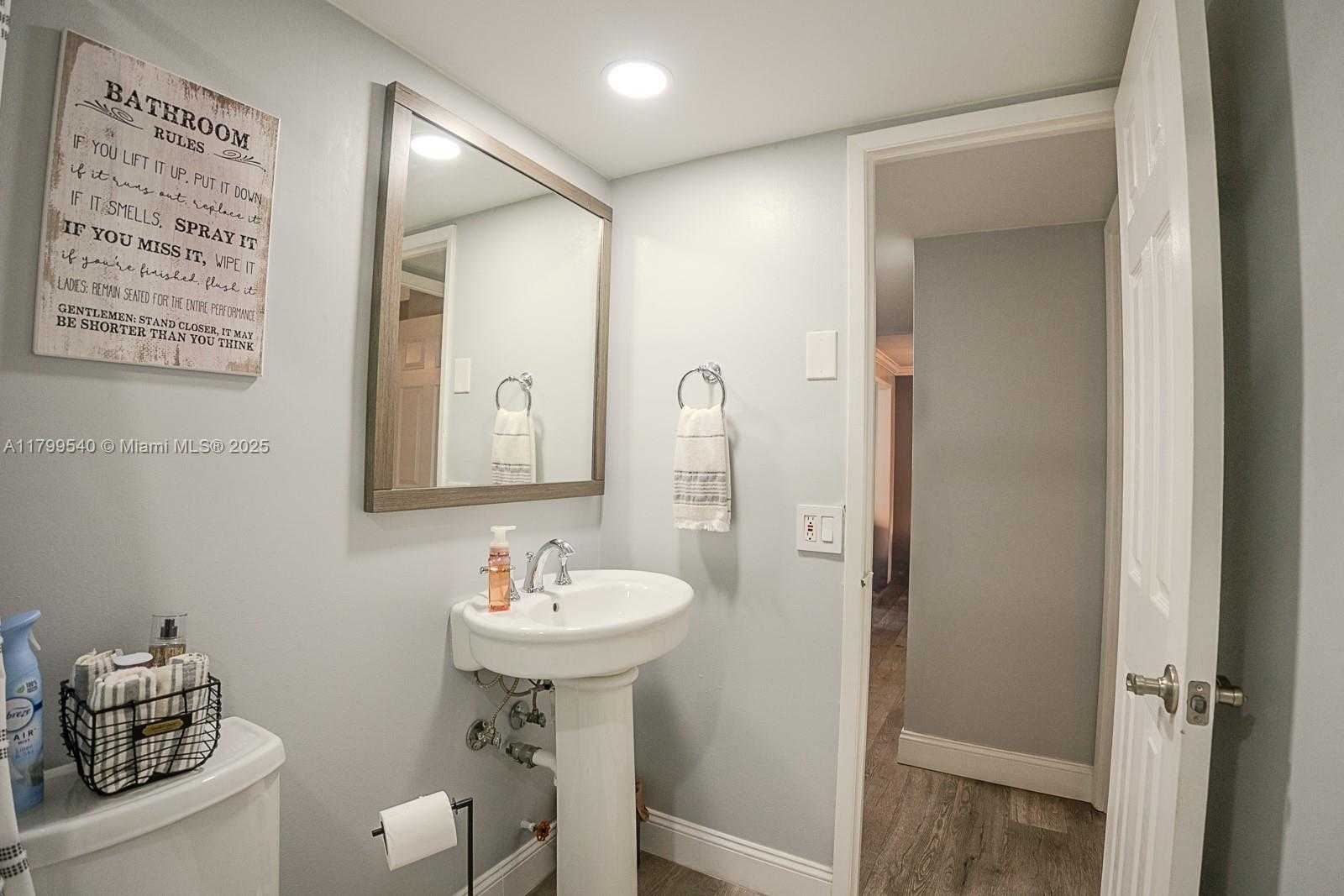 Small Image of 4800 HILLCREST LN #311, Hollywood Number 26