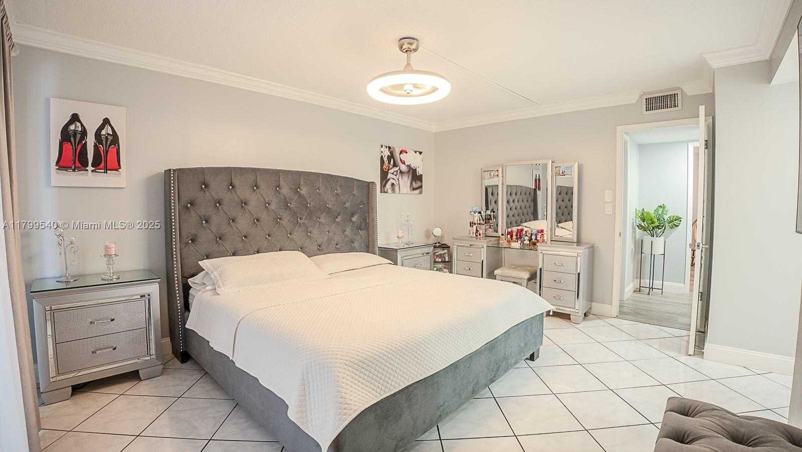 Small Image of 4800 HILLCREST LN #311, Hollywood Number 29