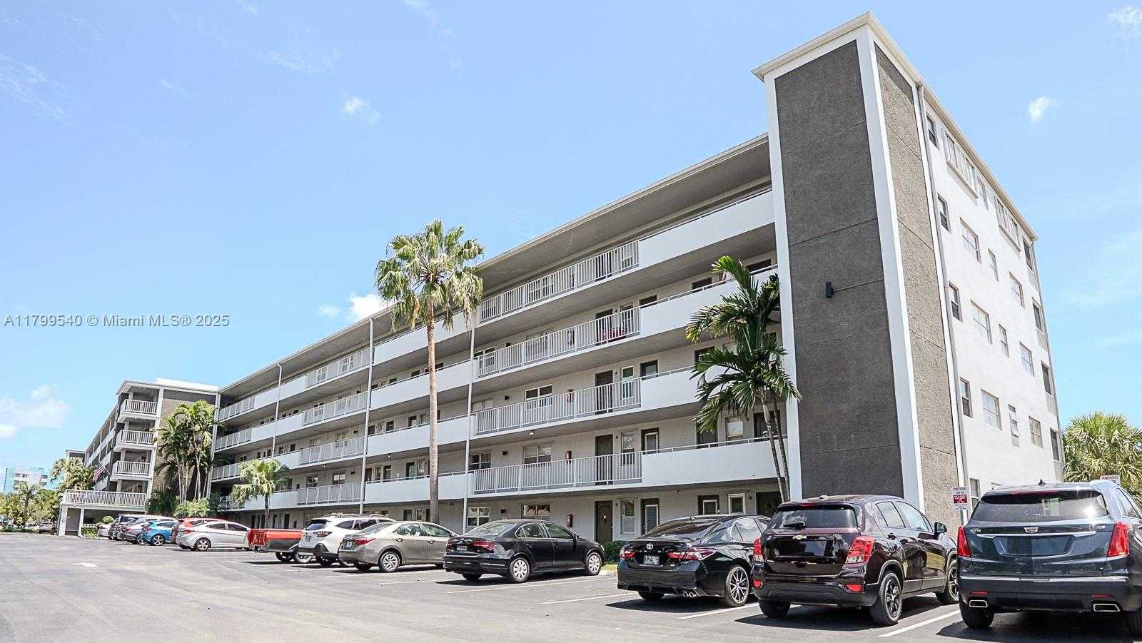 Small Image of 4800 HILLCREST LN #311, Hollywood Number 3