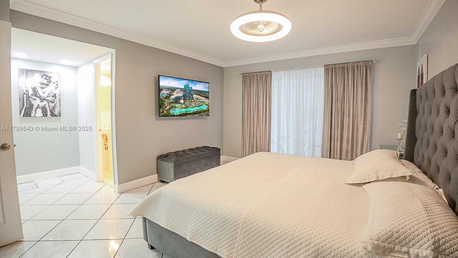 Small Image of 4800 HILLCREST LN #311, Hollywood Number 30