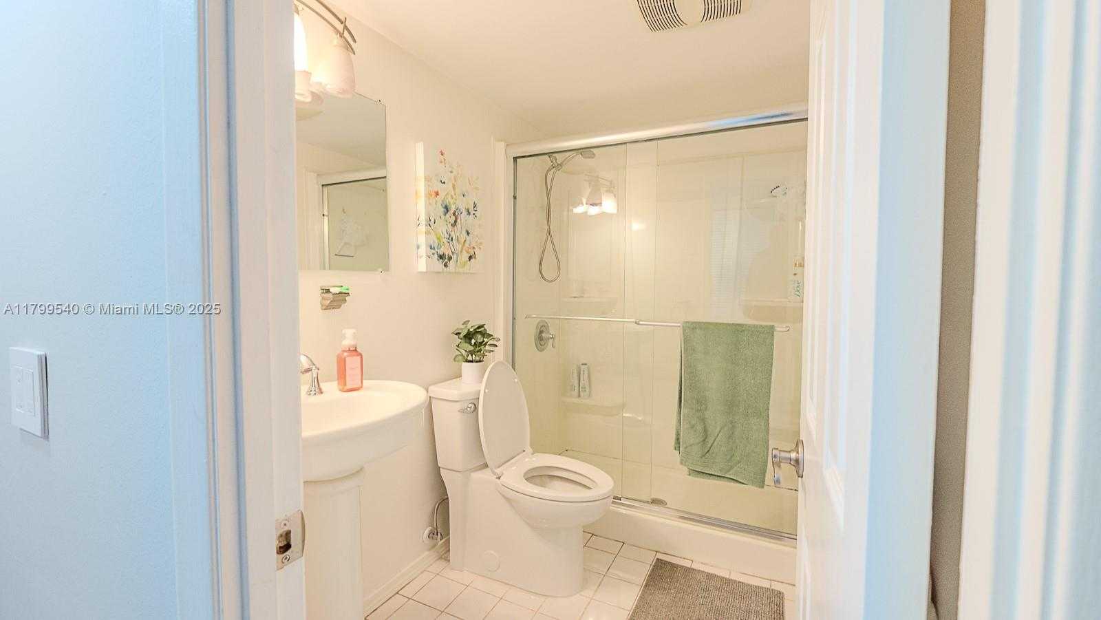 Small Image of 4800 HILLCREST LN #311, Hollywood Number 31