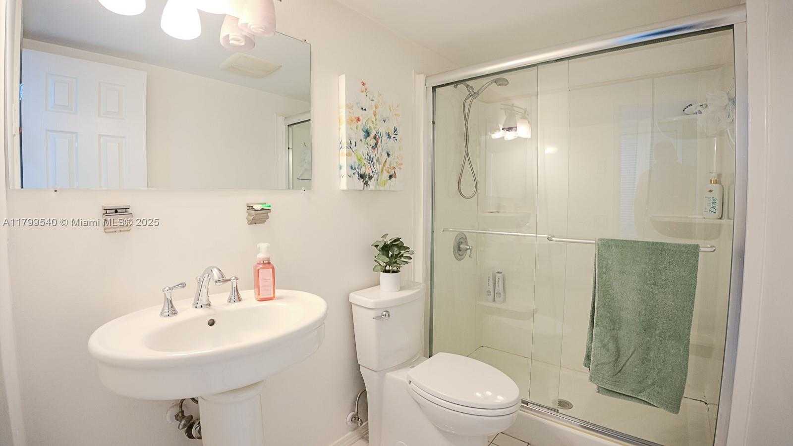 Small Image of 4800 HILLCREST LN #311, Hollywood Number 32