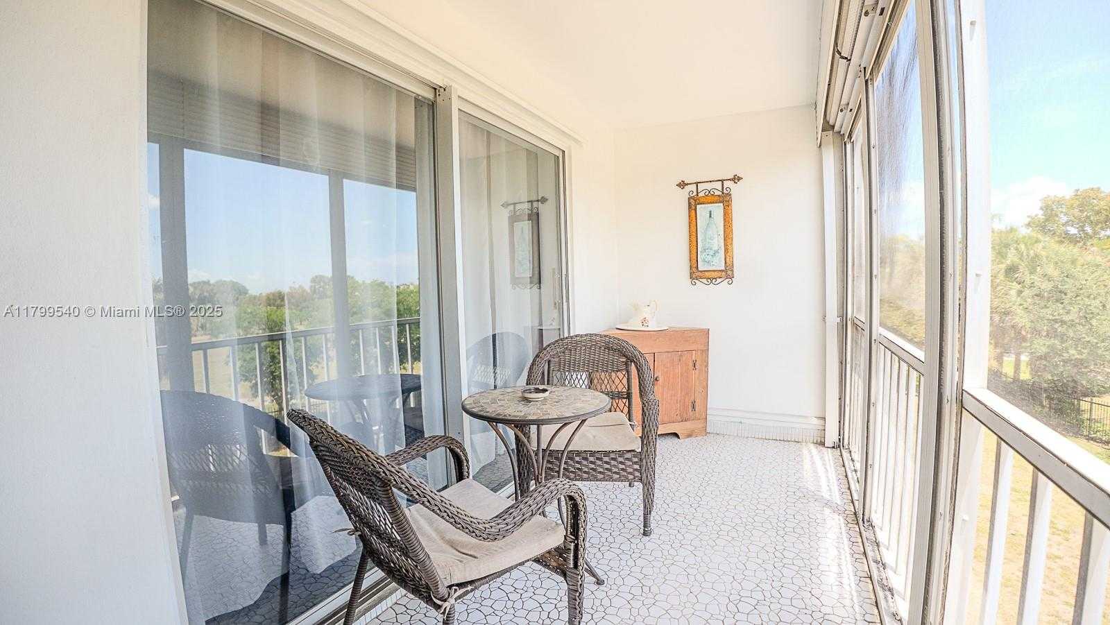 Small Image of 4800 HILLCREST LN #311, Hollywood Number 34