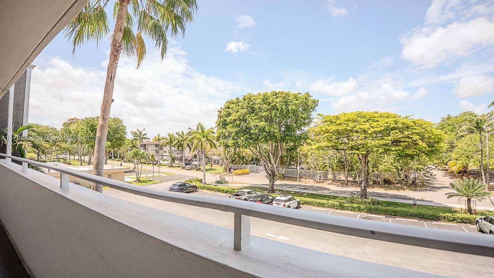 Small Image of 4800 HILLCREST LN #311, Hollywood Number 36