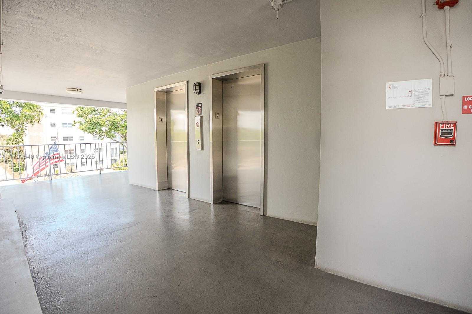 Small Image of 4800 HILLCREST LN #311, Hollywood Number 40