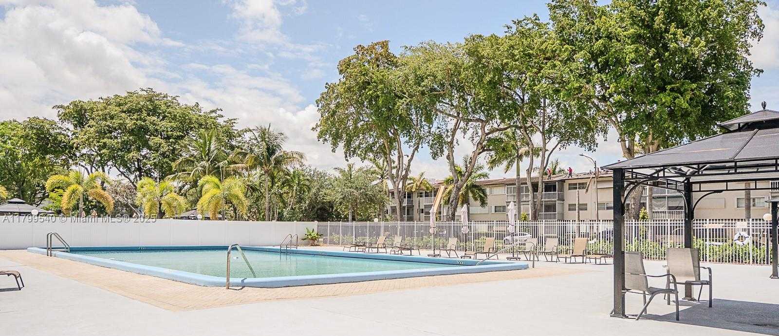 Small Image of 4800 HILLCREST LN #311, Hollywood Number 42