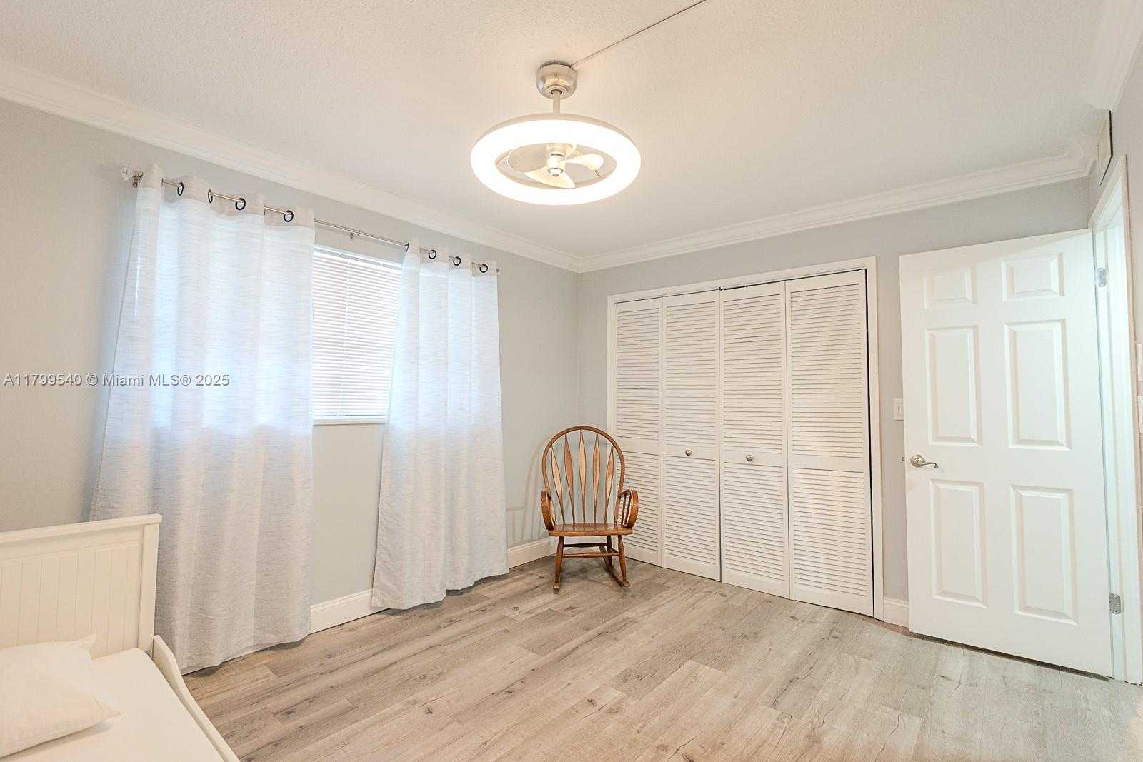 Small Image of 4800 HILLCREST LN #311, Hollywood Number 5
