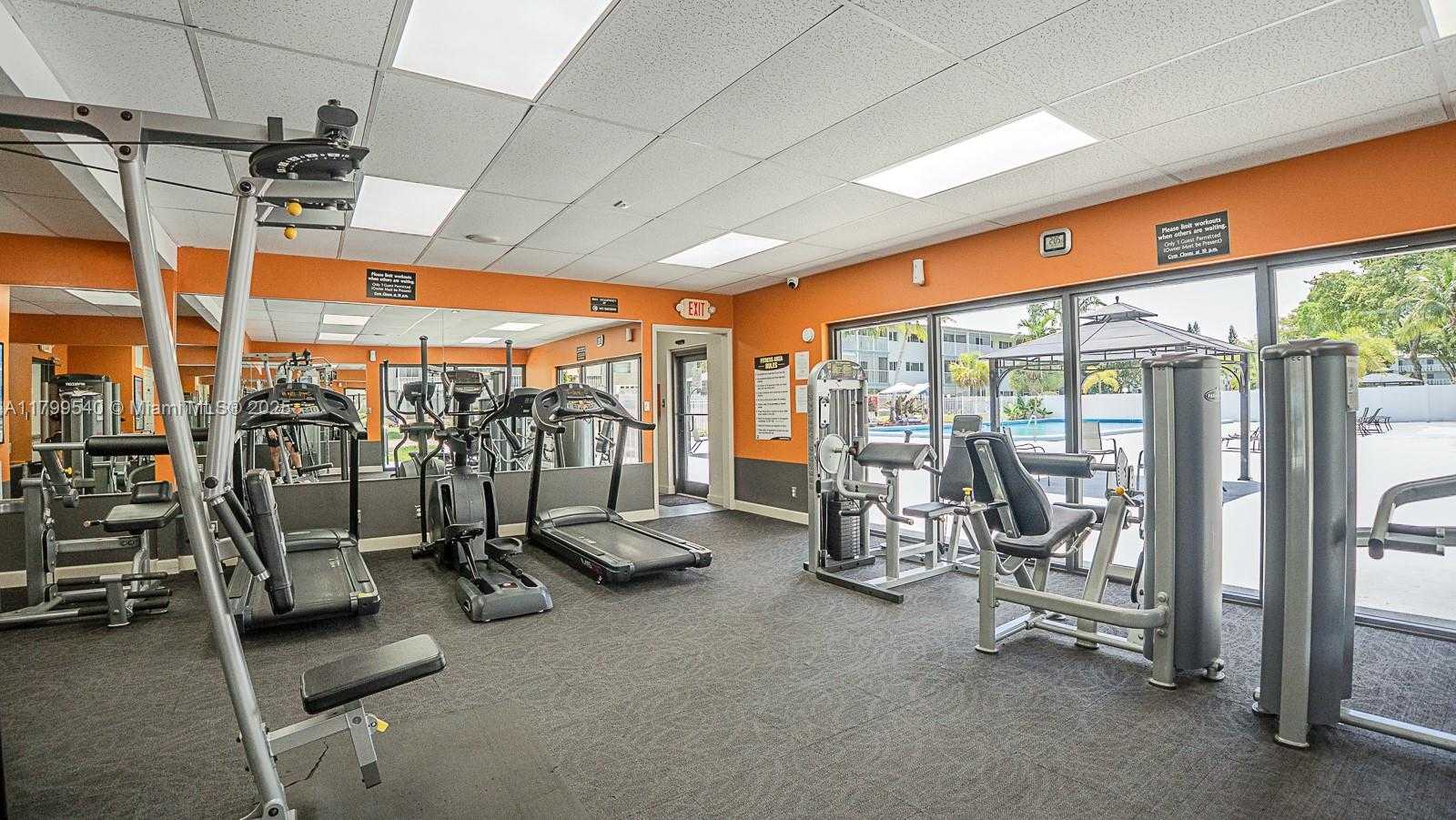Small Image of 4800 HILLCREST LN #311, Hollywood Number 8