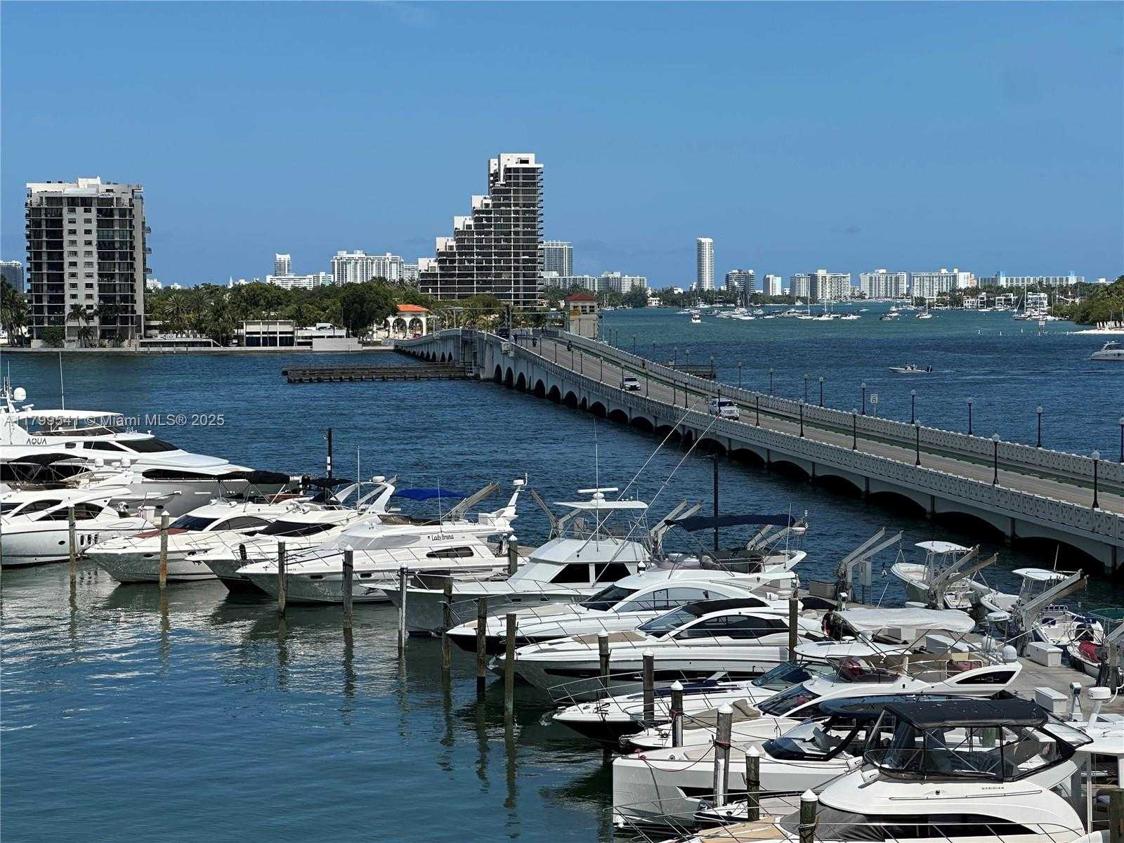 Small Image of 555 NE 15th St, Miami, FL 33132, USA Number 12