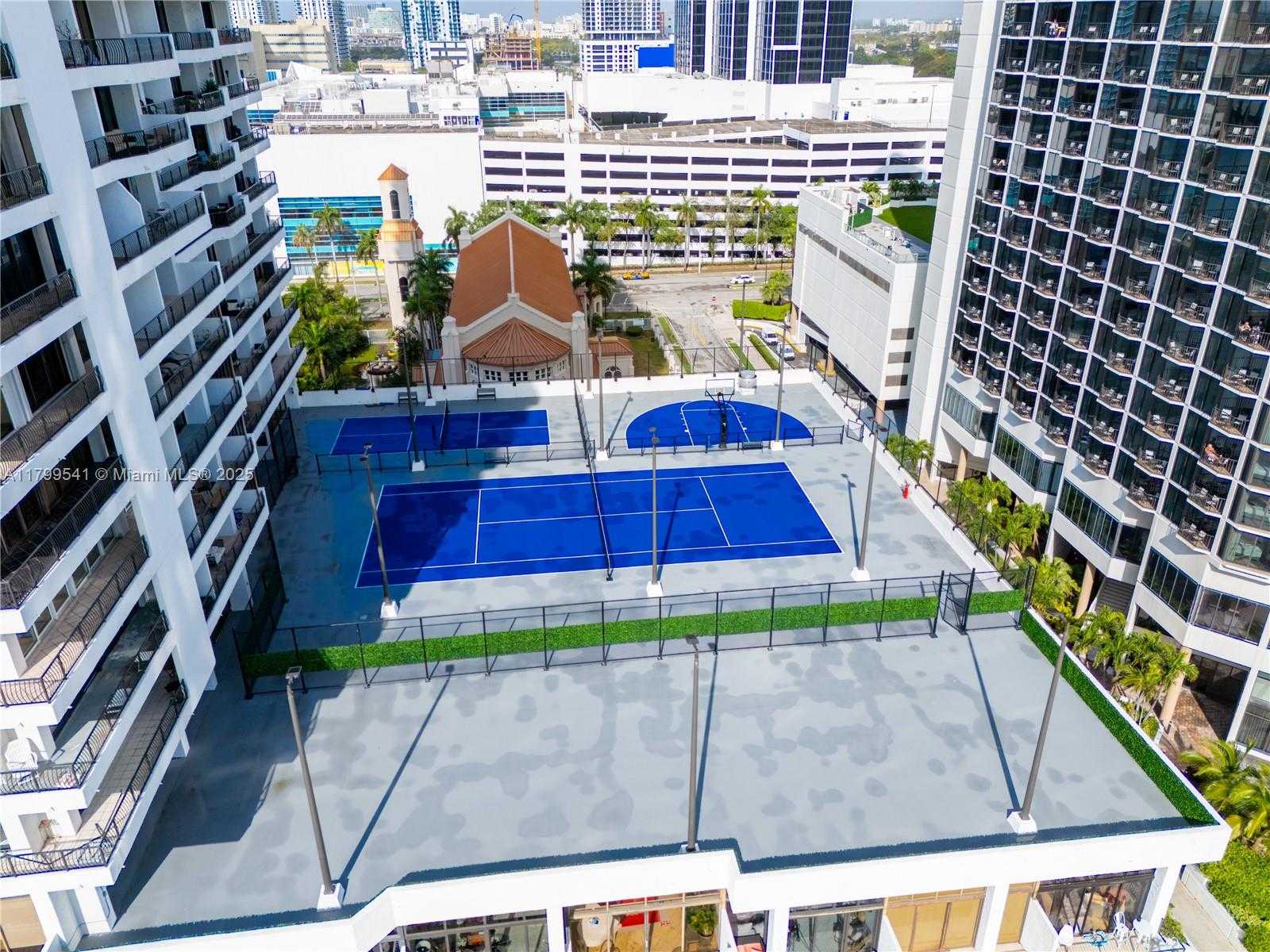 Small Image of 555 NE 15th St, Miami, FL 33132, USA Number 13