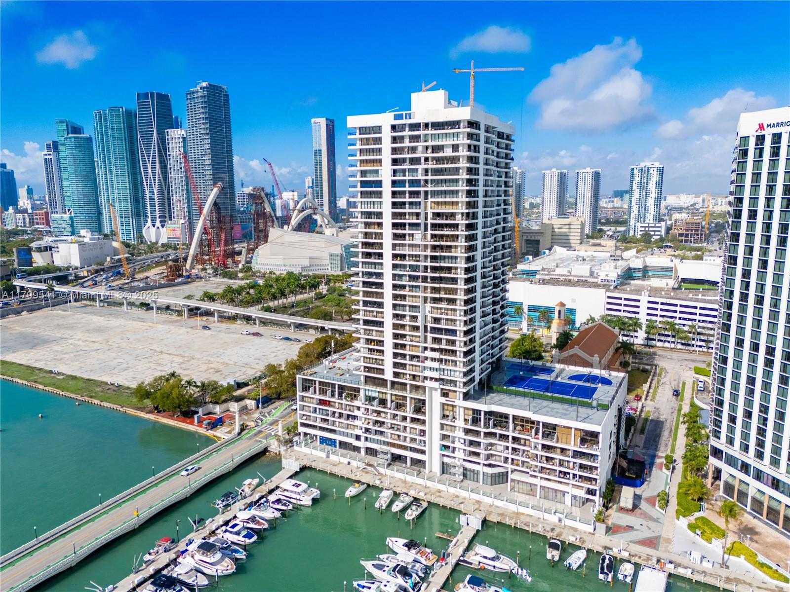 Small Image of 555 NE 15th St, Miami, FL 33132, USA Number 16
