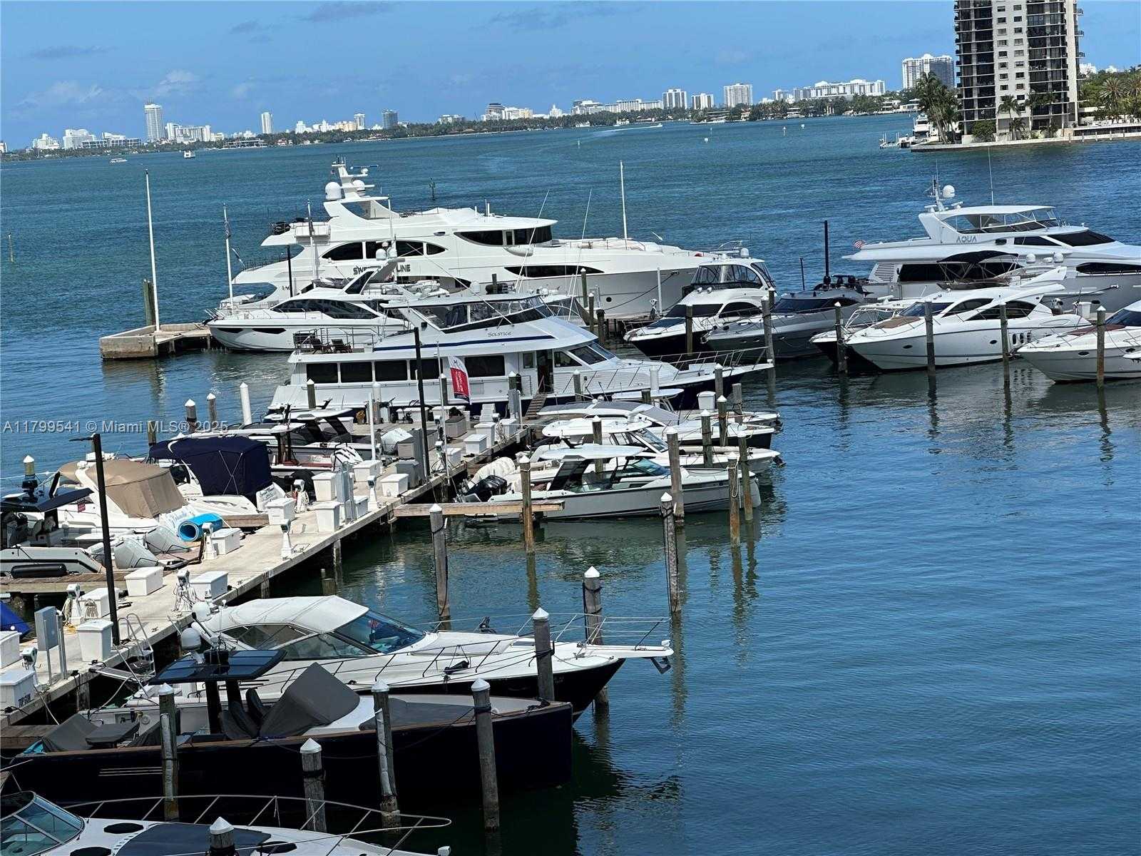 Small Image of 555 NE 15th St, Miami, FL 33132, USA Number 9