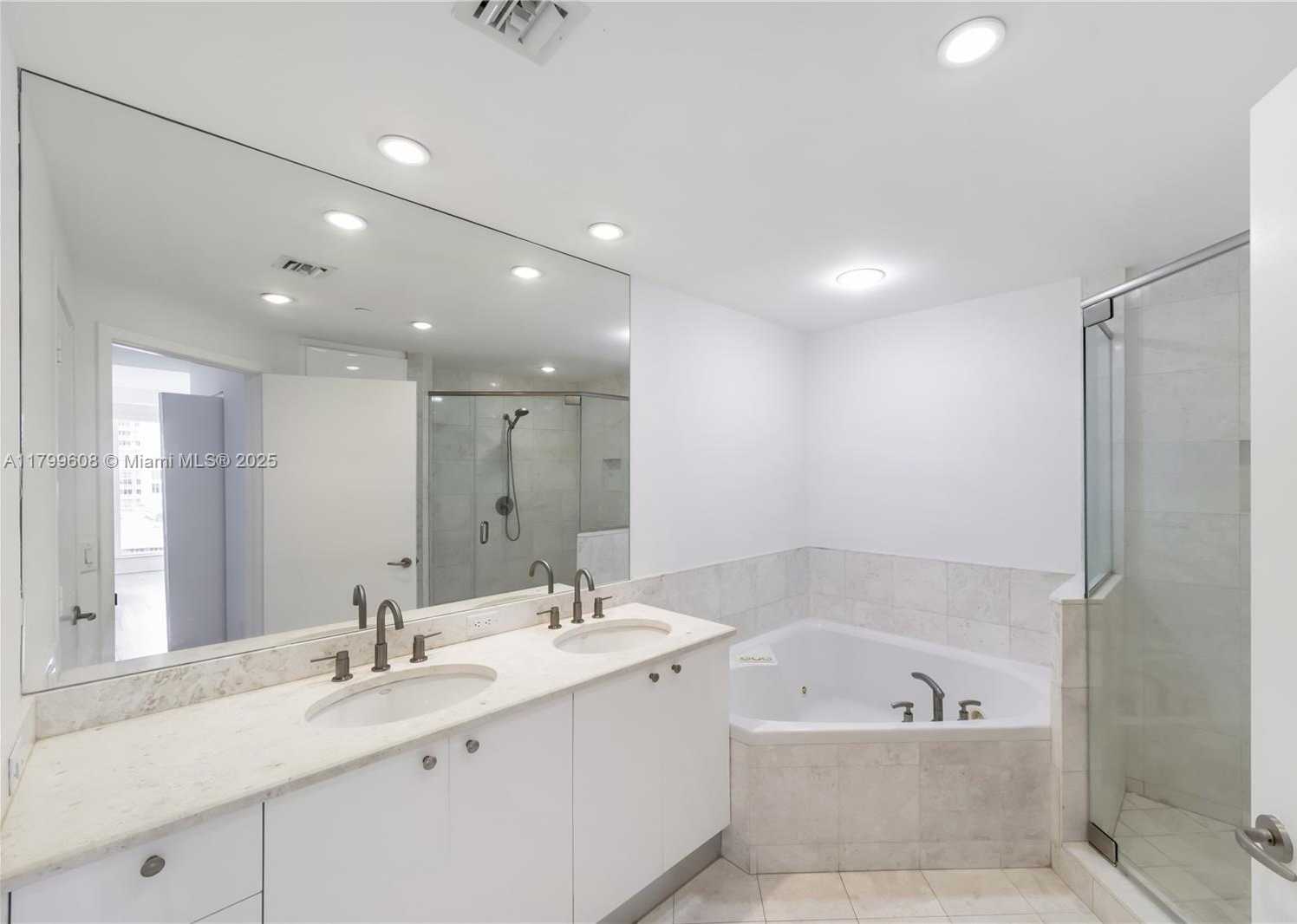 Small Image of 901 BRICKELL KEY BLVD #607, Miami Number 27