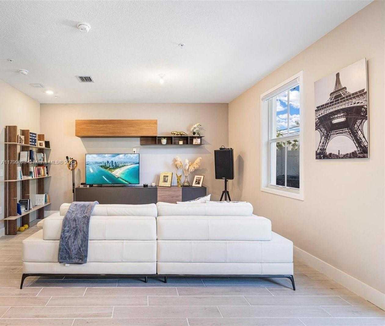 Small Image of 17033 SOUTH WEST 1ST ST, Pembroke Pines Number 7