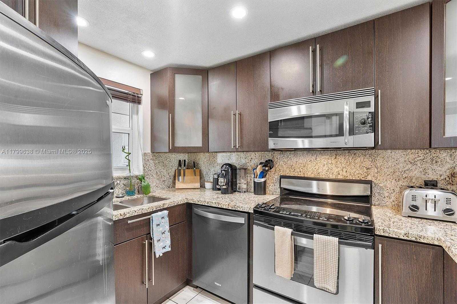 Small Image of 1750 WEST 46TH ST #528, Hialeah Number 10