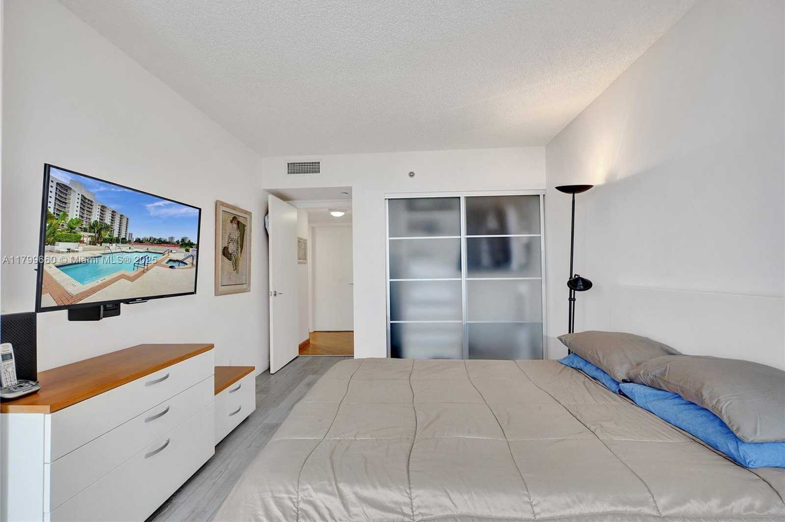 Small Image of 3598 YACHT CLUB DR #1101, Aventura Number 14