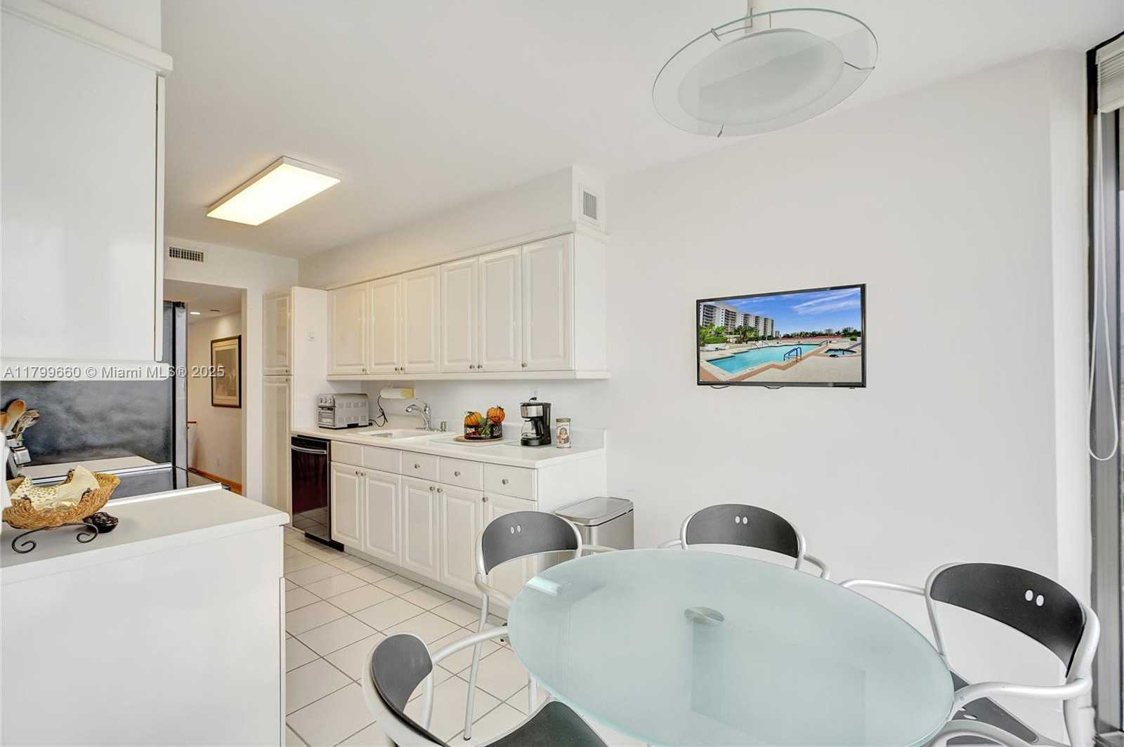 Small Image of 3598 YACHT CLUB DR #1101, Aventura Number 16