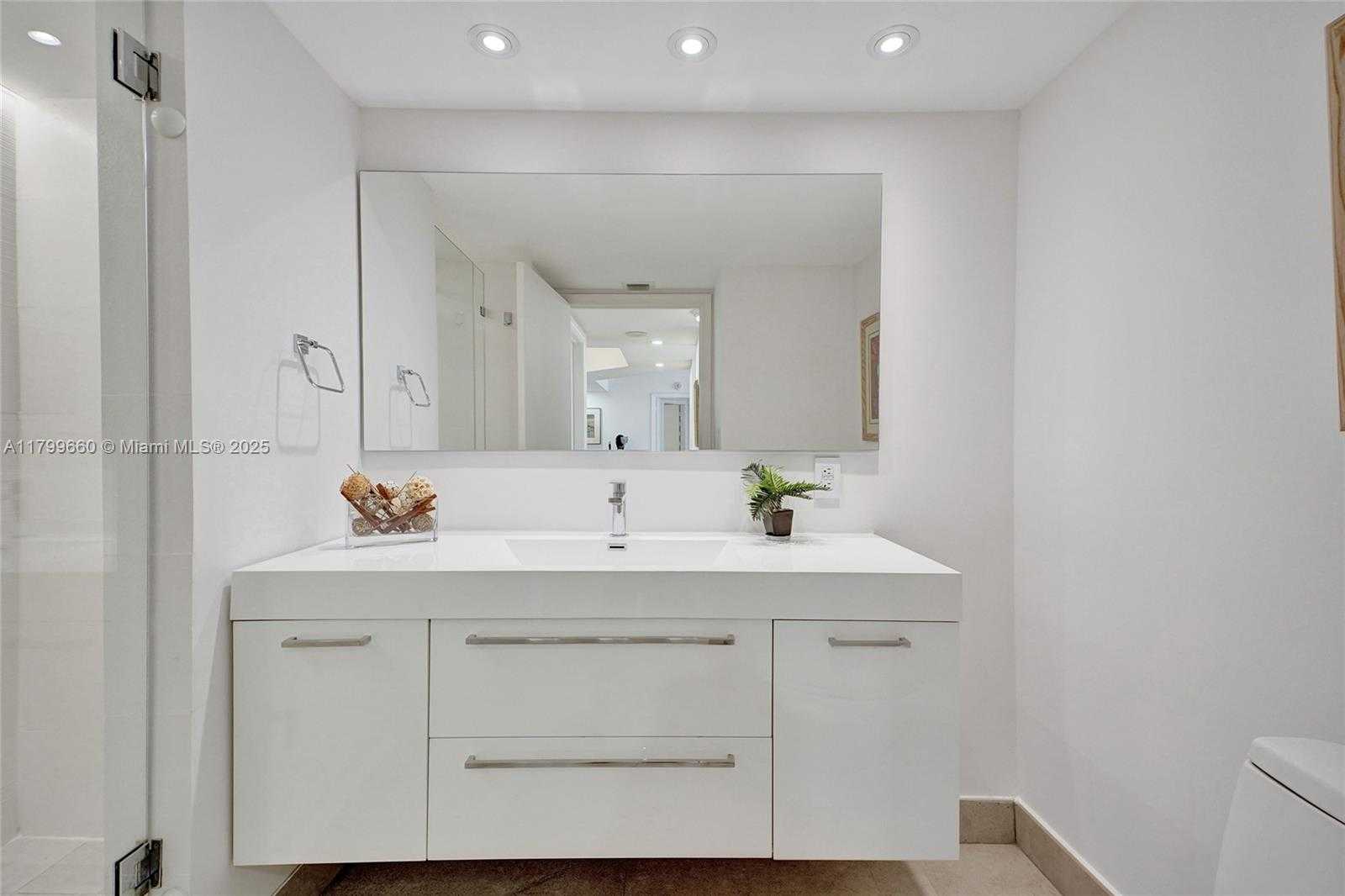 Small Image of 3598 YACHT CLUB DR #1101, Aventura Number 19