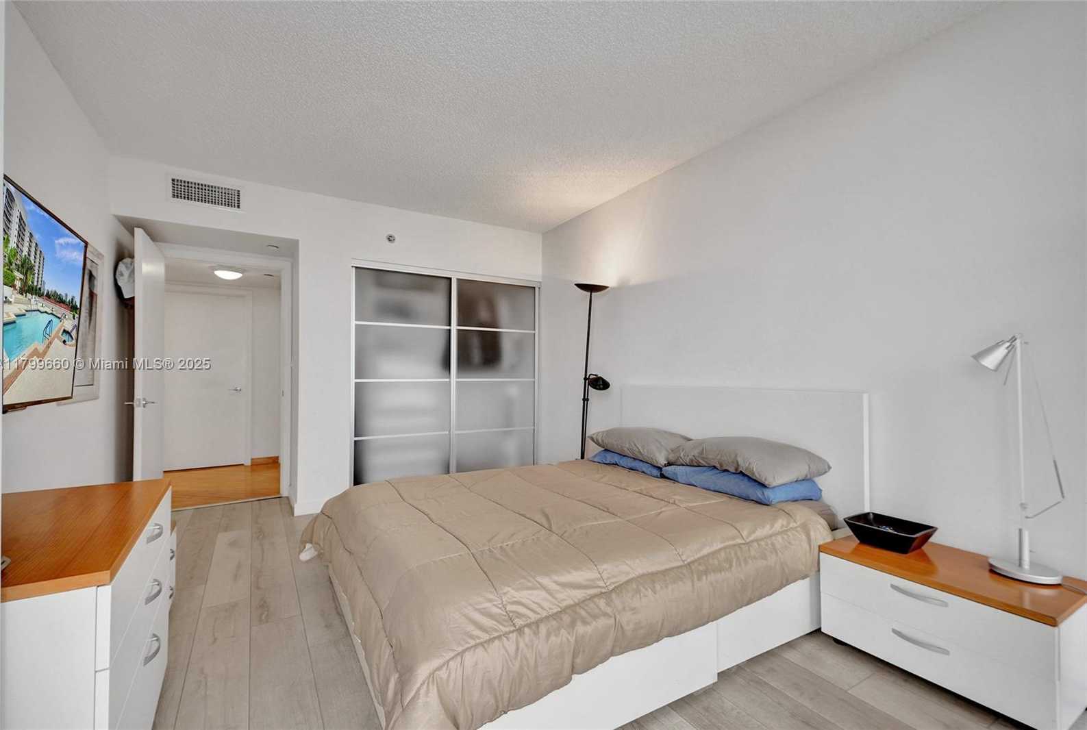 Small Image of 3598 YACHT CLUB DR #1101, Aventura Number 24