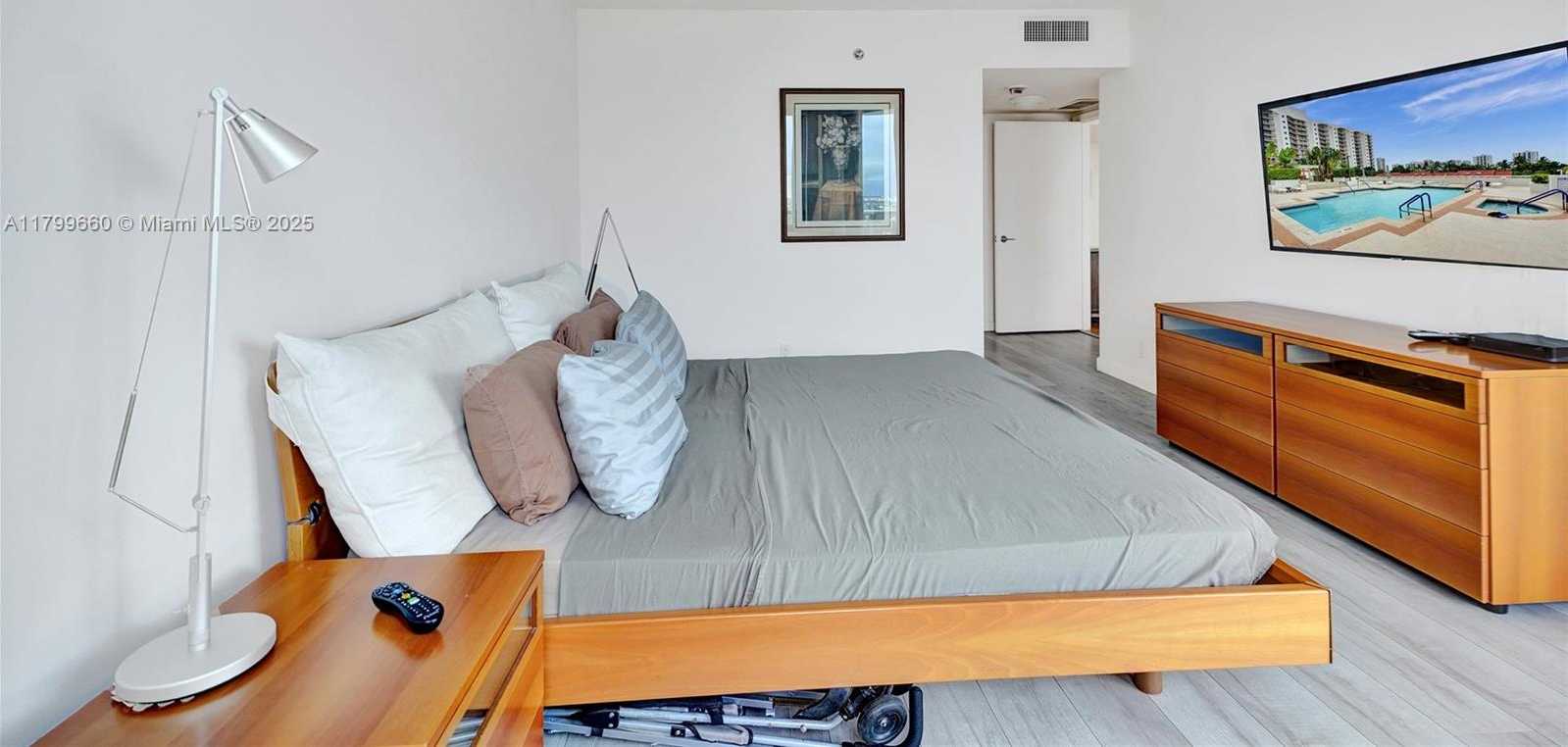 Small Image of 3598 YACHT CLUB DR #1101, Aventura Number 30