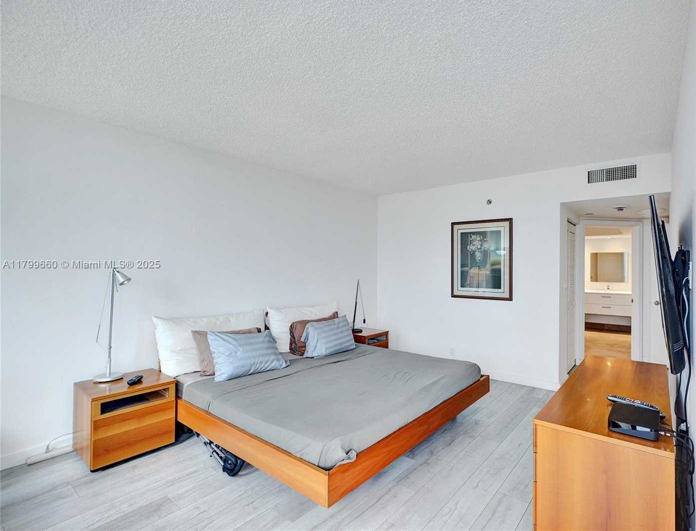 Small Image of 3598 YACHT CLUB DR #1101, Aventura Number 31