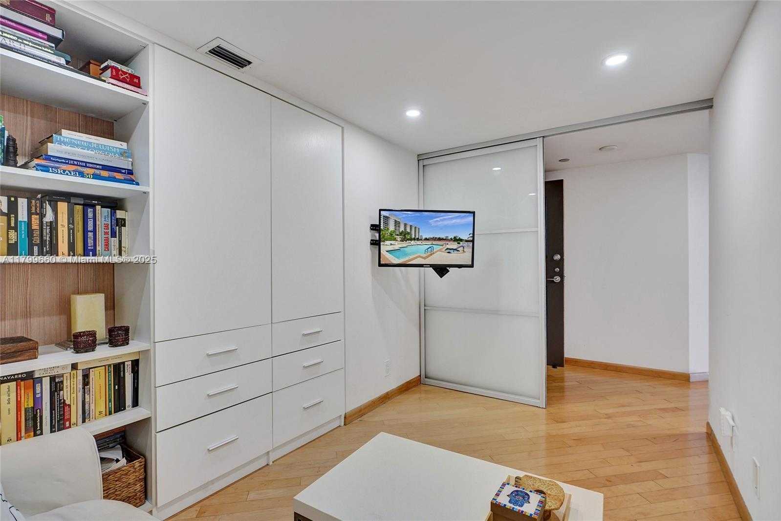 Small Image of 3598 YACHT CLUB DR #1101, Aventura Number 38