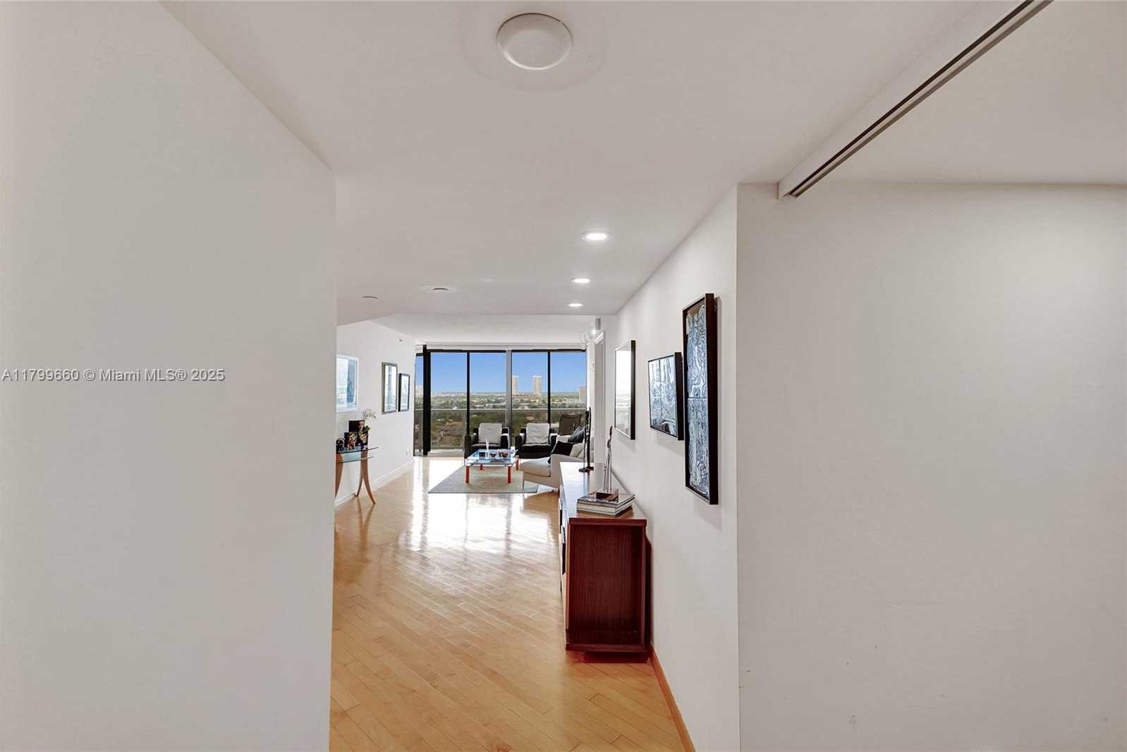 Small Image of 3598 YACHT CLUB DR #1101, Aventura Number 4