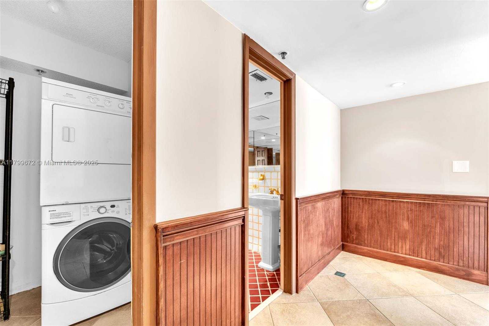 Small Image of 801 NORTH VENETIAN DR #208, Miami Beach Number 5