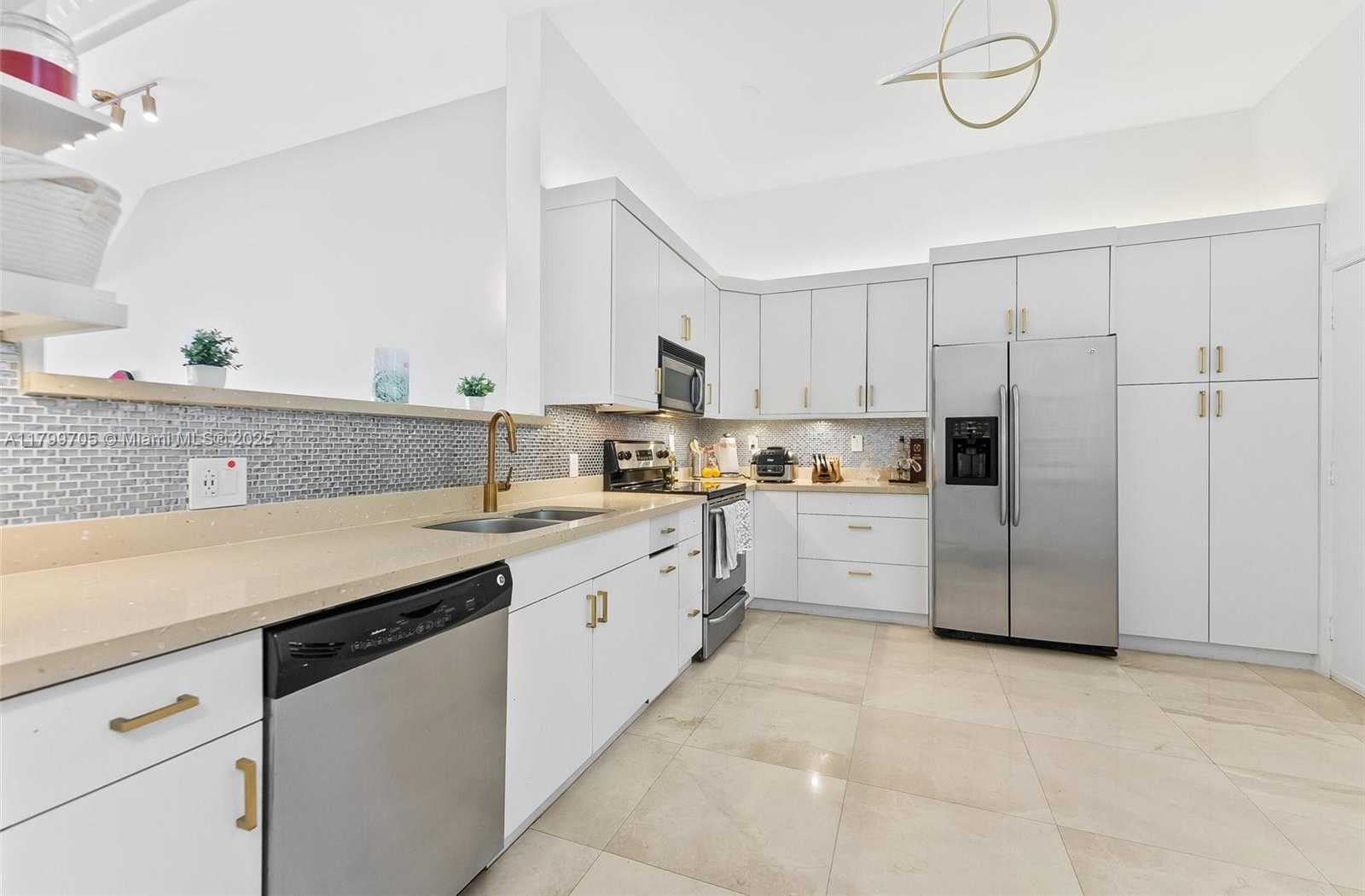 Small Image of 2719 NORTH EAST 15TH ST #3, Fort Lauderdale Number 10