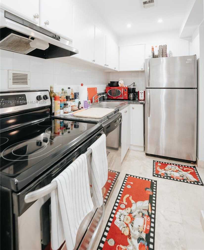 Small Image of 1000 WEST AVE #501, Miami Beach Number 10