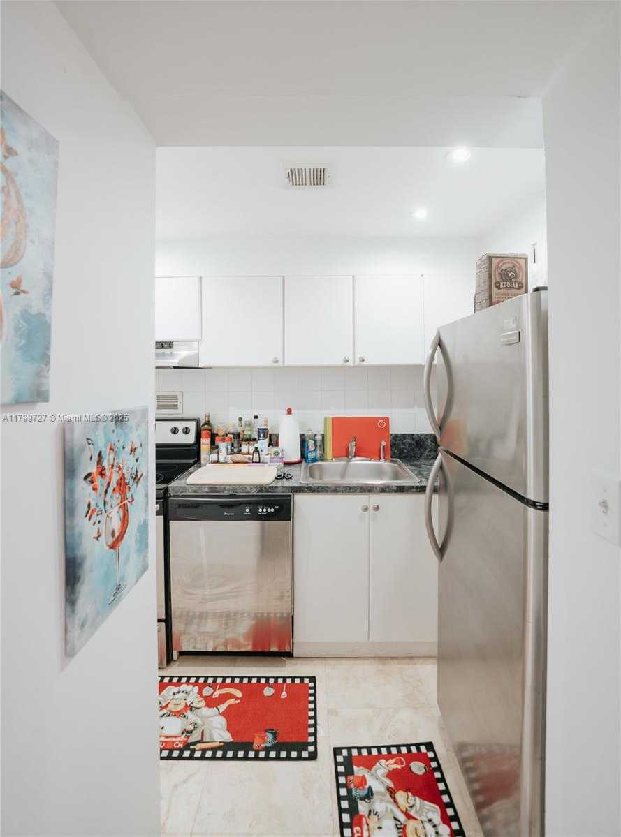 Small Image of 1000 WEST AVE #501, Miami Beach Number 11