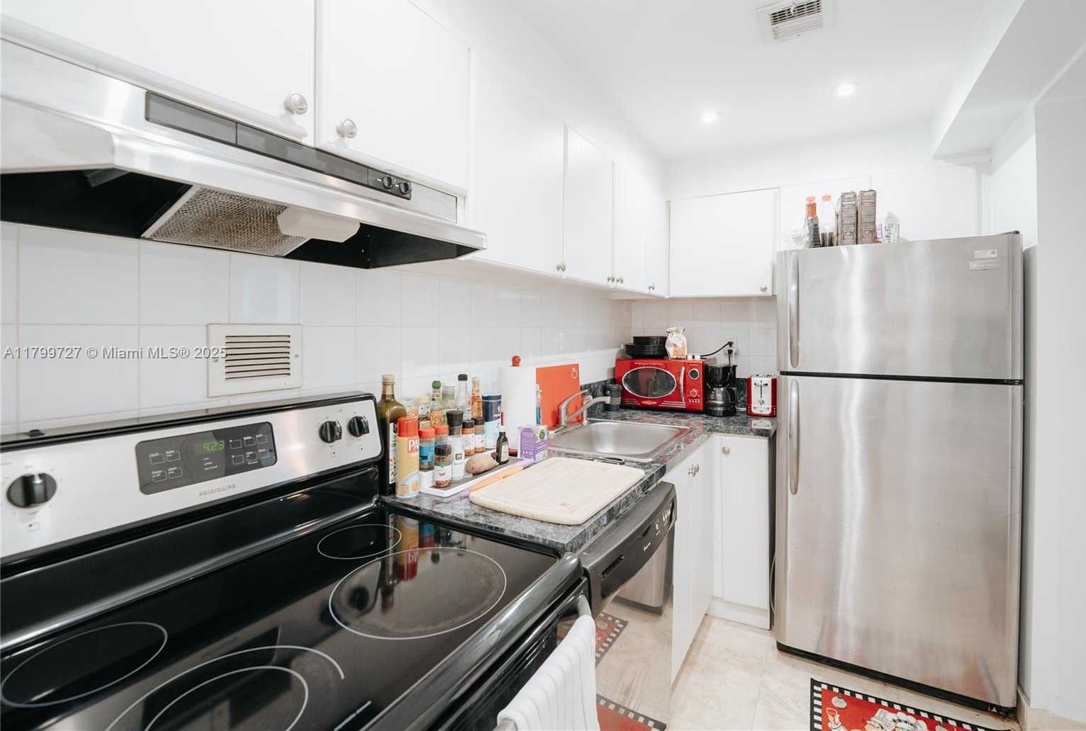 Small Image of 1000 WEST AVE #501, Miami Beach Number 9