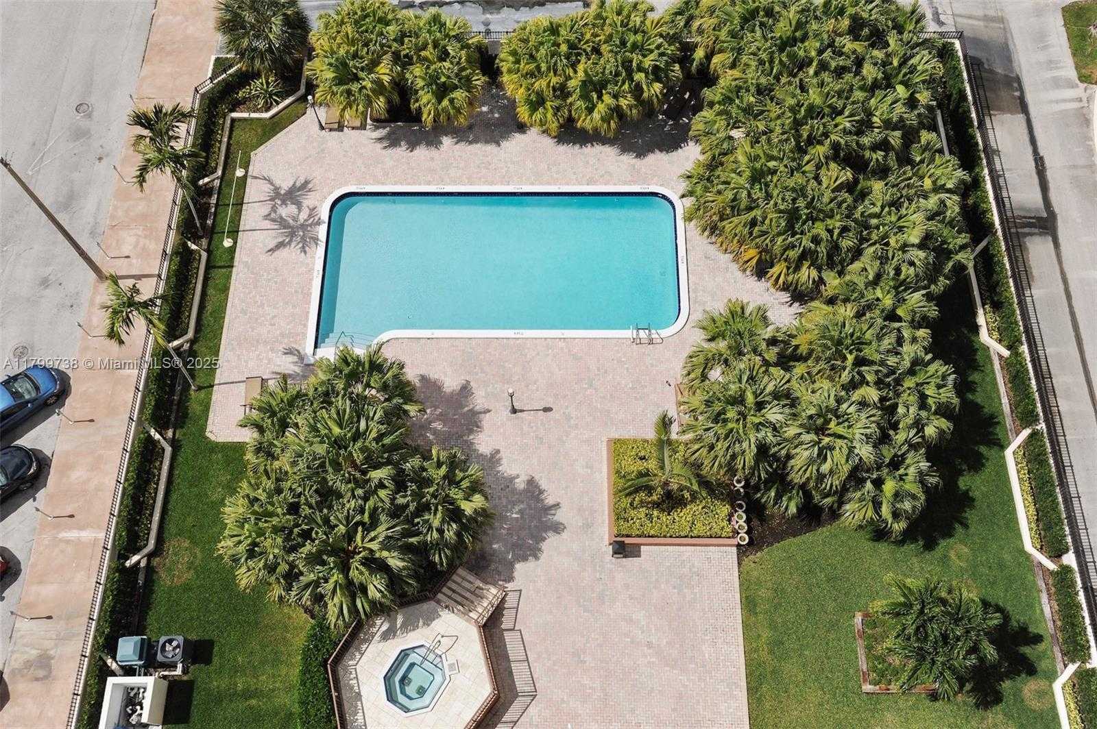 Small Image of 625 BILTMORE WAY #905, Coral Gables Number 12