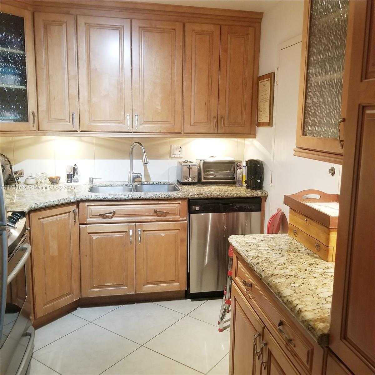 Small Image of 625 BILTMORE WAY #905, Coral Gables Number 2