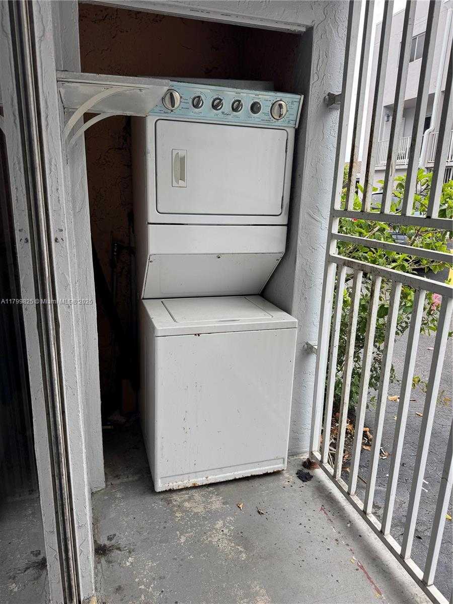 Small Image of 2710 WEST 76TH ST #103, Hialeah Number 11