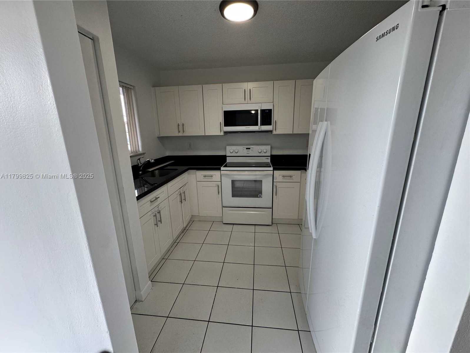 Small Image of 2710 WEST 76TH ST #103, Hialeah Number 3